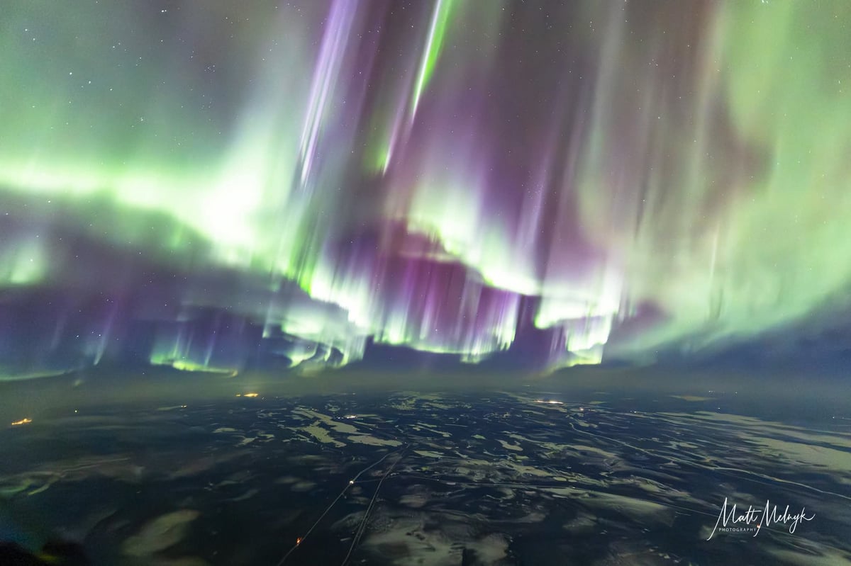 Pilot Captures Amazing Aurora Photos During Flight