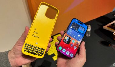 Clicks is finally rolling out a Blackberry-like smartphone