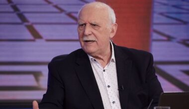 Café faces backlash over AI image of late TV host