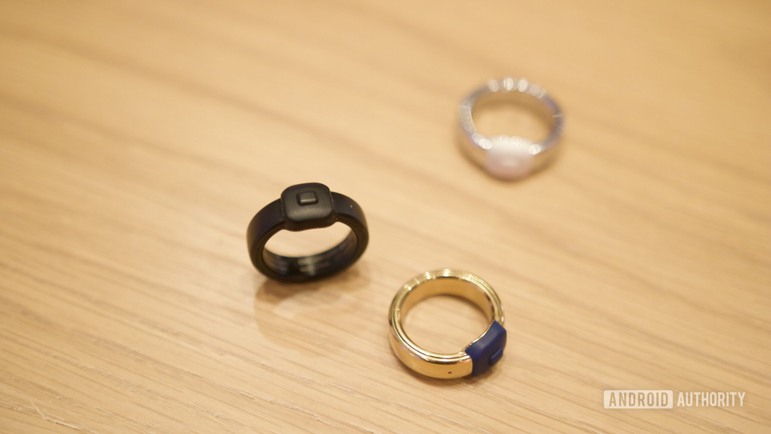 Pebble Index 01 rings on a table.