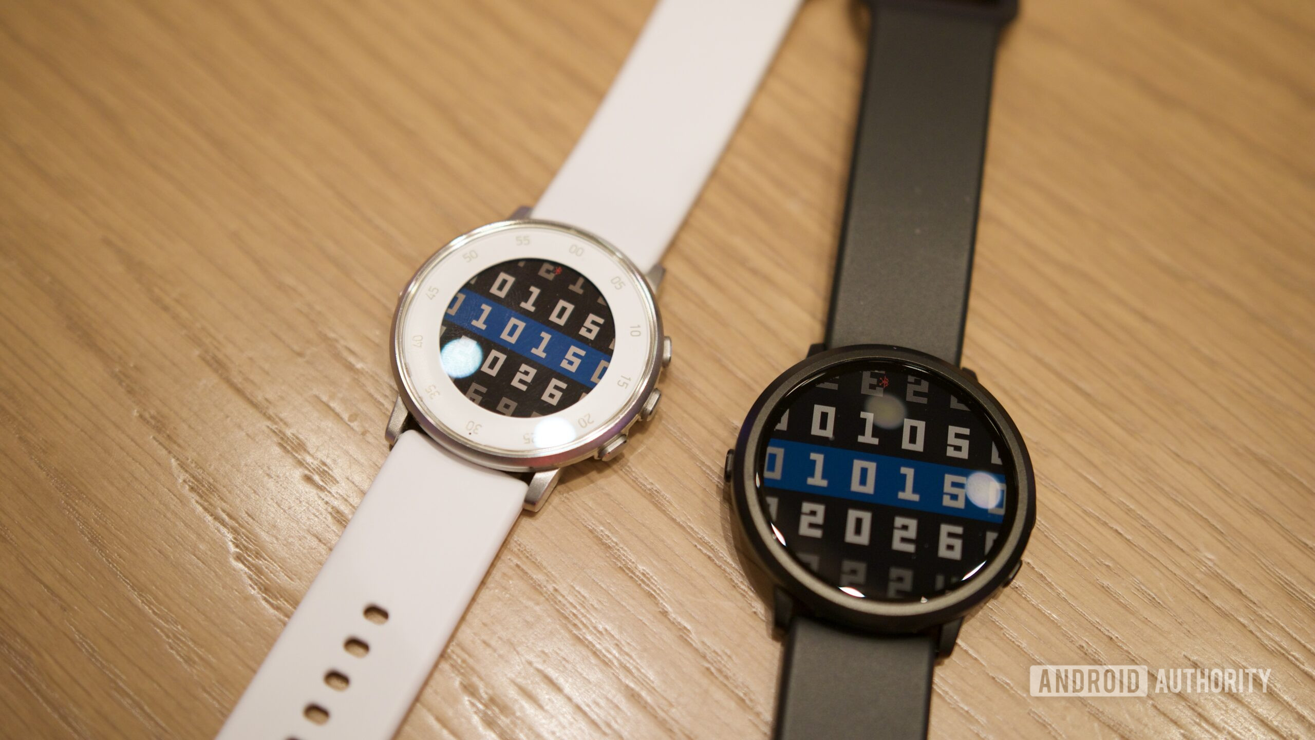 pebble round 2 hands on ces 1 The Pebble Time Round next to the Pebble Round 2.
