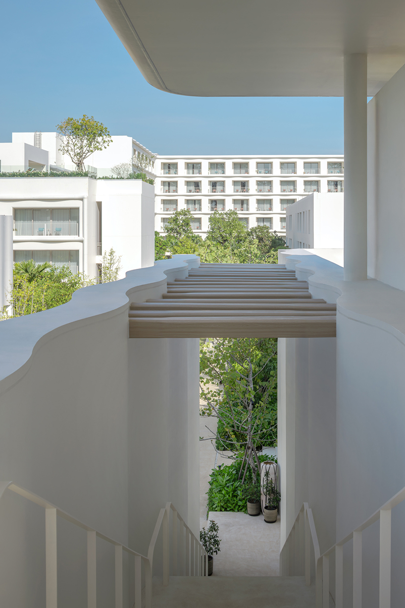 wave-like white forms by onion envelop standard hotel in pattaya beach town