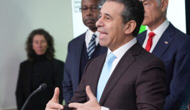 FDA commissioner's drug review plan sparks alarm