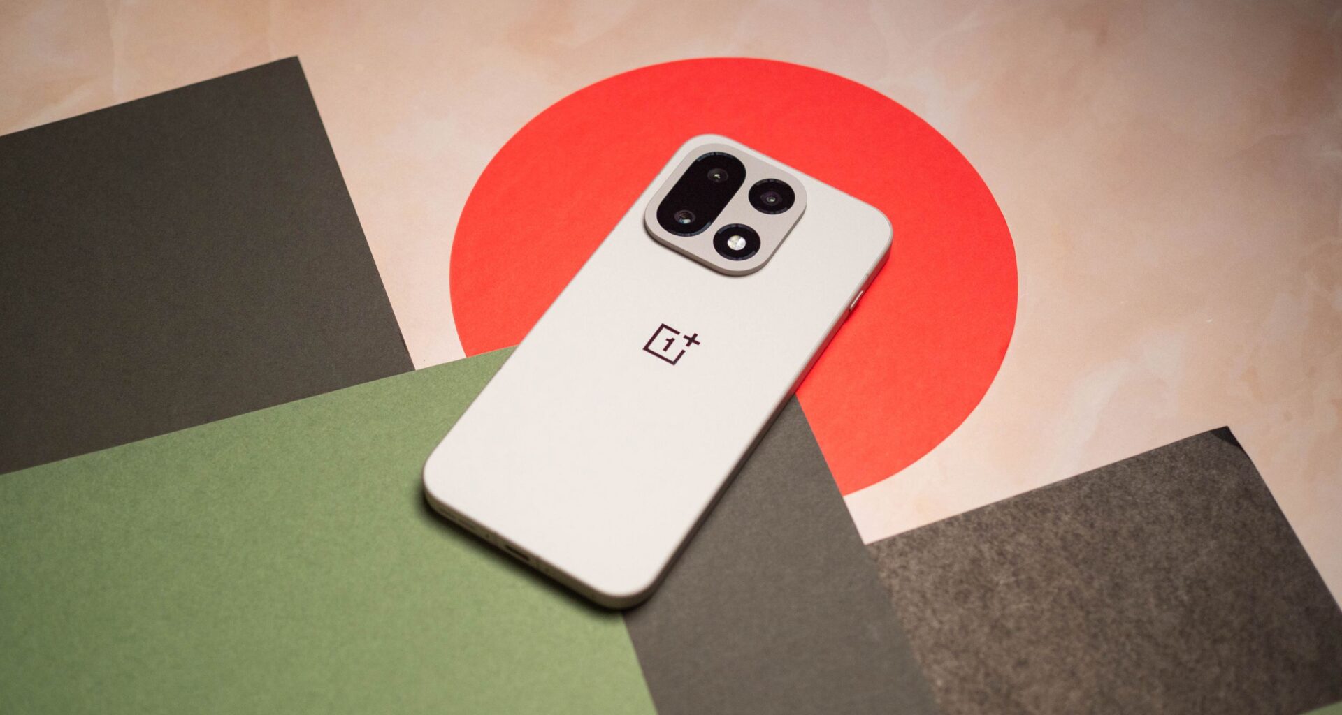 This new phone is faster than the Galaxy S25 Ultra, it's $300 cheaper, AND it comes with a free $100 gift card — what are you waiting for?