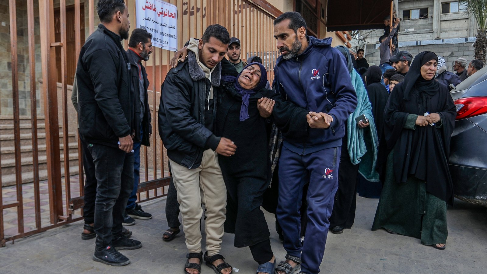 Israeli attacks kill 18 in Gaza as Rafah crossing halted