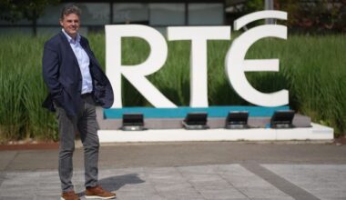 RTÉ director general Kevin Bakhurst says there will be no change to RTÉ pay cap despite Claire Byrne exit,