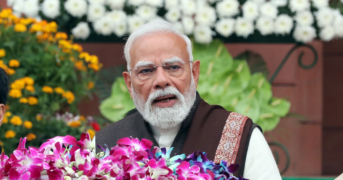 Trump cuts Indian tariffs after Modi agrees to stop buying Russian oil – The Irish Times