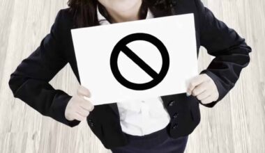 Melbourne adviser banned over falsified signatures