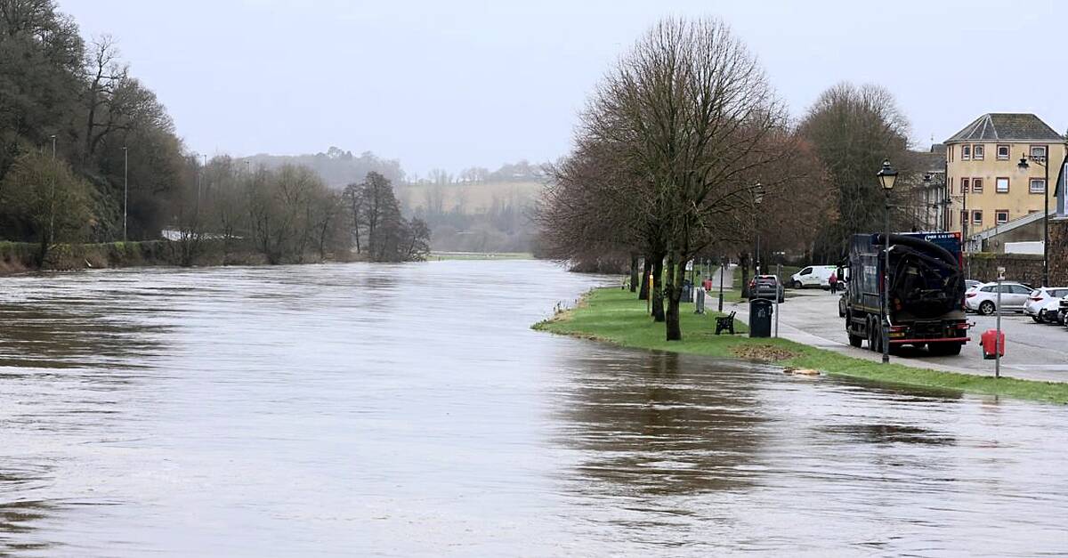 Flood risk remains in the east as heavy rain expected this week