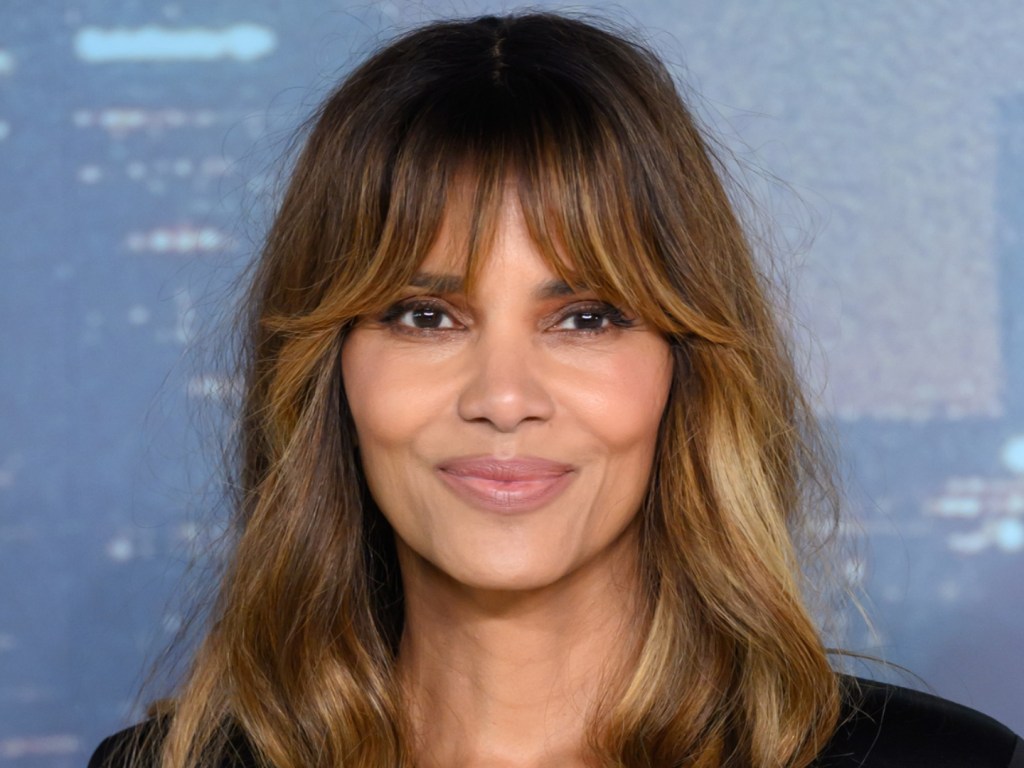 Halle Berry’s Daring Look for First Red Carpet Appearance in 6 Months