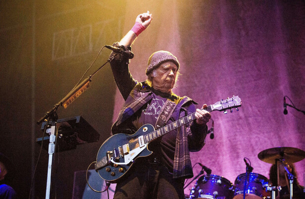 Singer Neil Young unexpectedly cancels entire European tour, including Cork date - The Journal