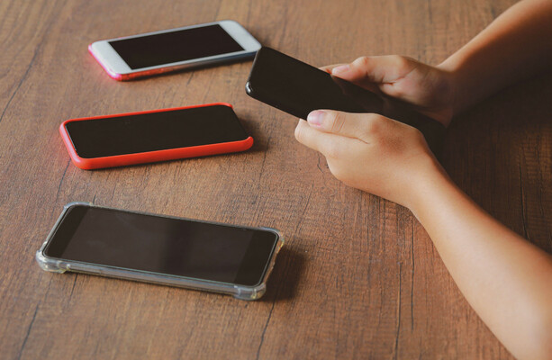 Why is Ireland restricting social media for under-16s? And has it worked in Australia? - The Journal