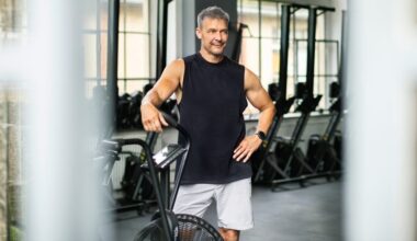 These Are the Strength and Fitness Benchmarks Men Should Aim for in Their 60s