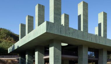 "Obelisk-like" columns rise through restaurant in botanical garden