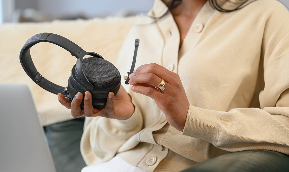 Onanoff Fokus Pro Professional Headphones Combine Adaptive ANC with Soundskrit-Powered Directional Boom Mic