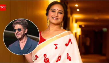 Divya Dutta recalls Shah Rukh Khan's sweet gesture towards her mother on a flight: 'How can you forget things like that?' |
