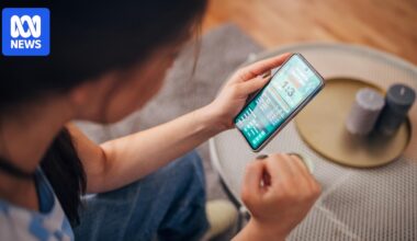 Experts say gambling companies use 'dark patterns' to hook Australians