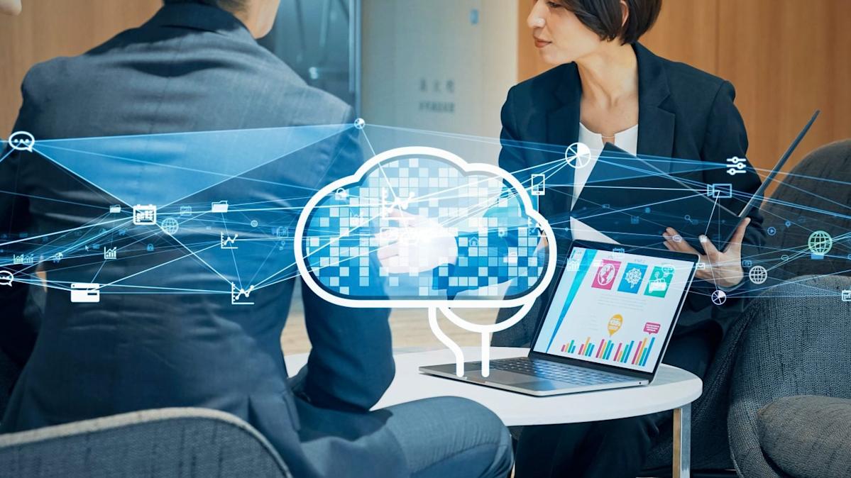 CoreWeave Sinks 5%, Nebius Dips as AI Cloud Stocks Sell the News on Their NASDAQ 100 Debut