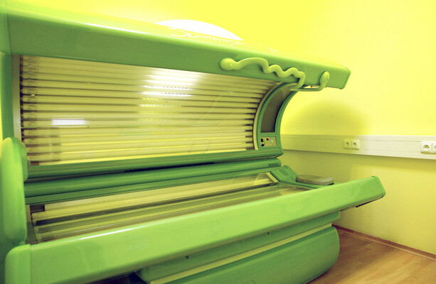 FactCheck: What the scientific studies say about the harms of sunbed use