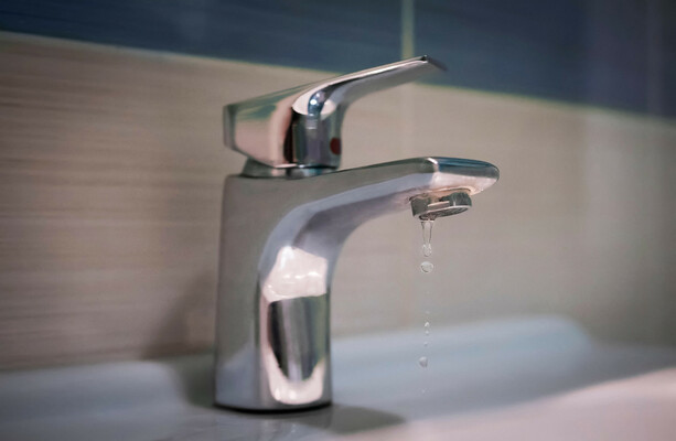 Minister raises concerns with Uisce Éireann over water outages planned during hot weather - The Journal