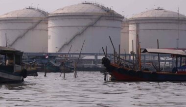 Indonesia logs first trade deficit in six years as imports soar