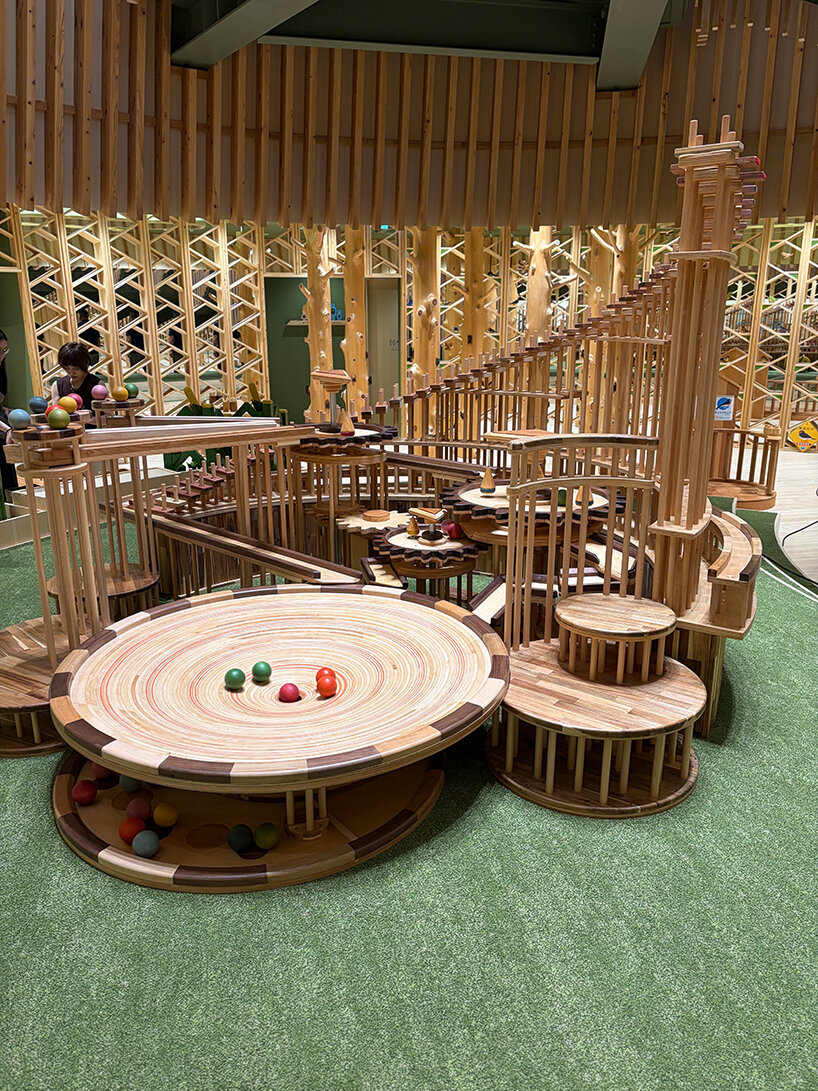 ayumi tsuchiya's wooden sculptures are made for touching, playing, and listening - 5