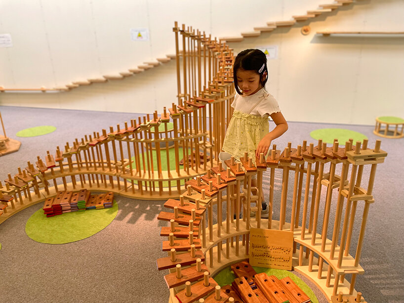 ayumi tsuchiya's wooden sculptures are made for touching, playing, and listening - 4