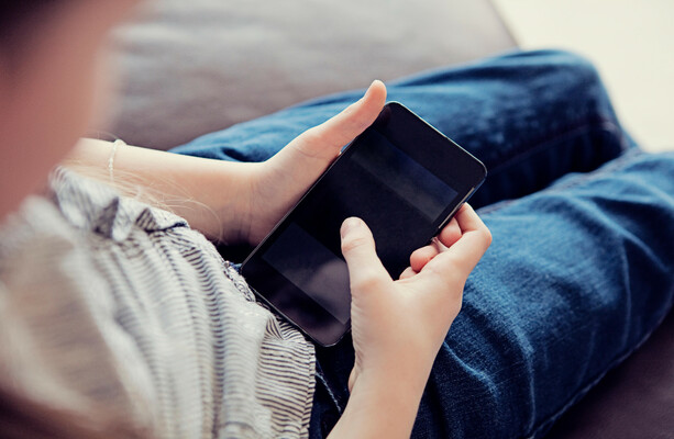 No age-based social media ban, but 'graduated approach' on the cards, says EU Commissioner - The Journal