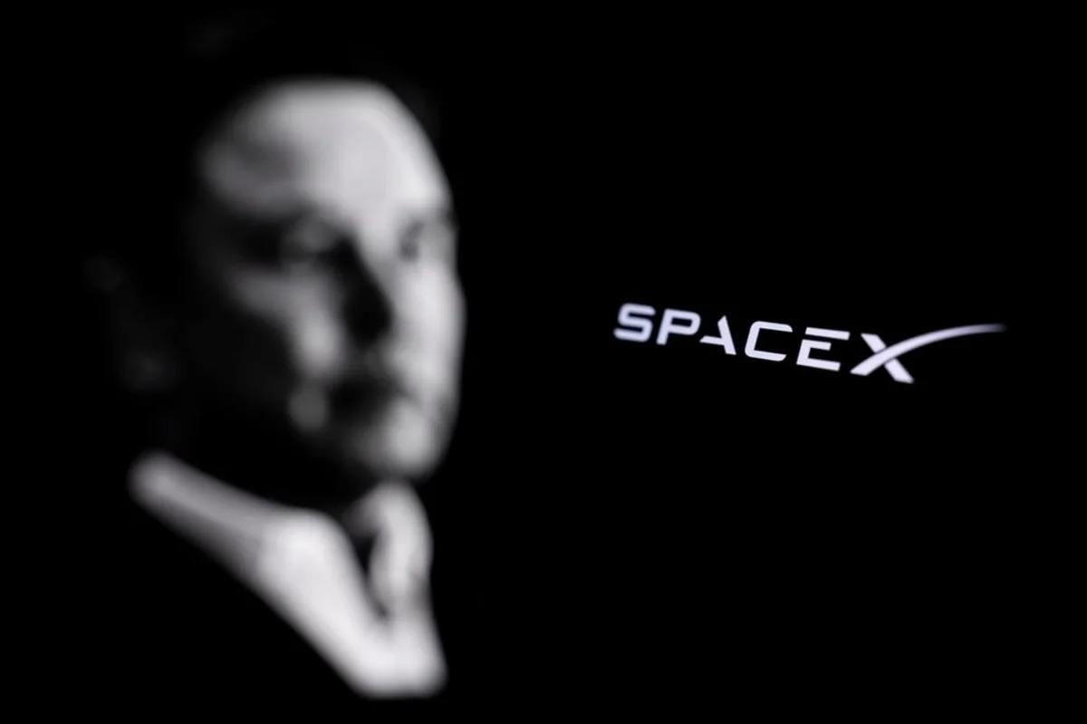 Elon Musk Calls Report on SpaceX AI Handheld Device ‘Utterly False’ After Claims of an iPhone Rival Sparks Online Buzz