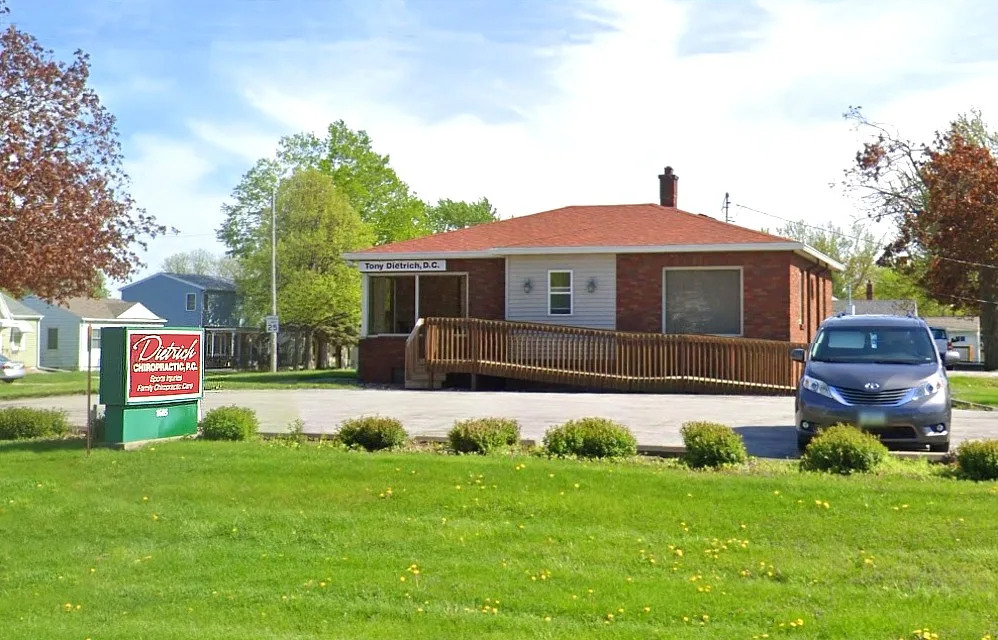 Iowa chiropractor accused of leaving a patient paralyzed surrenders his license
