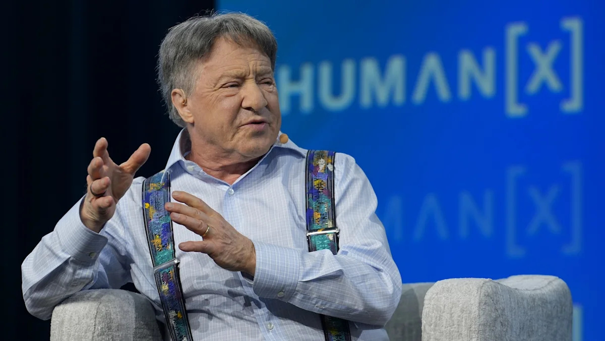 Ray Kurzweil says aging may stop being one-way by 2032, and skeptics hear another big promise