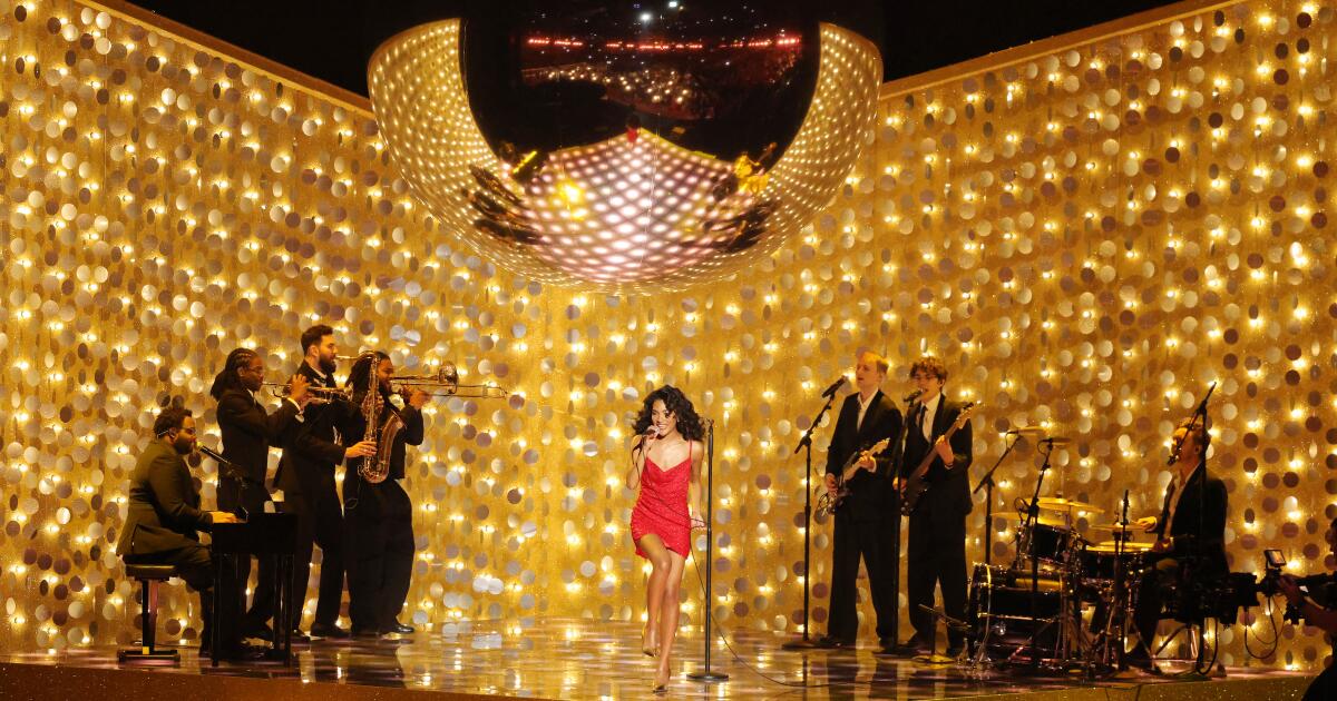 Olivia Dean sings for lovers and fighters at Crypto.com Arena