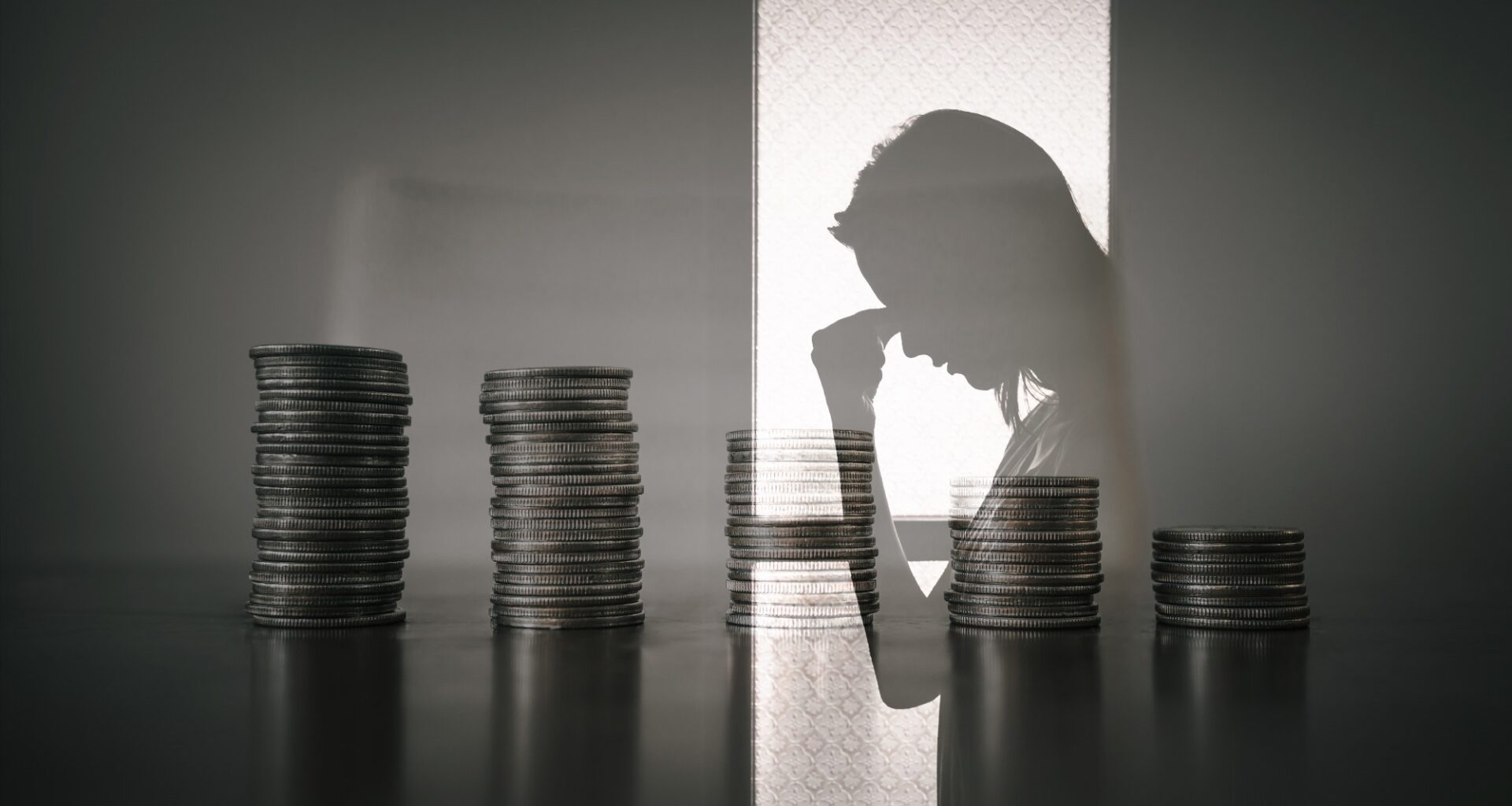 Study: Persistent financial adversity and cognitive aging: a life course investigation. Image Credit: KieferPix / Shutterstock
