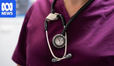 Health regulator AHPRA apologises for breaching doctor privacy in bulk email