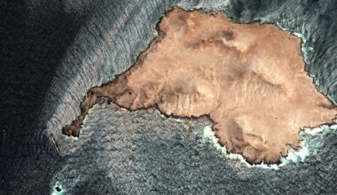 Oman says grounded tanker oil spill covers 400 square km