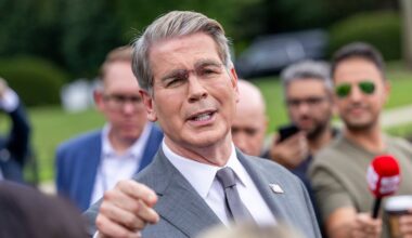 Bond investors dismiss Trump administration’s ‘band-aid on a bullet hole’ intervention – The Irish Times