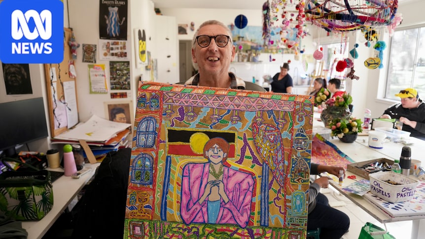Hands On Studio celebrates 30 years as artist hopes Julia Gillard portrait will hang in parliament