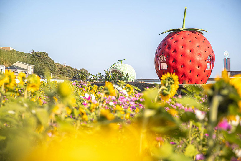 fruit bus stops japan