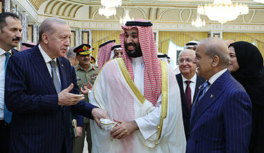 Saudi Arabia, Turkey and Pakistan sign Nato-style 'attack one, attack on all' defence pact