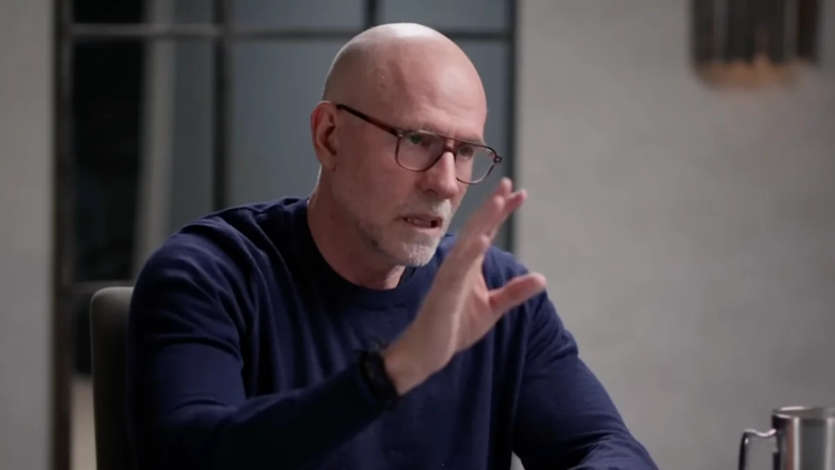 Scott Galloway warned the US stock market could crash within 24 months thanks to AI. Protect your nest egg while you can