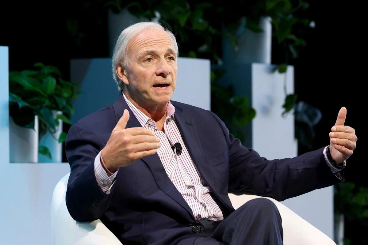 Billionaire Ray Dalio Says Today's Artificial Intelligence (AI) Market Echoes 1929 and 2000. History Says Investors Should Watch Valuations Closely.