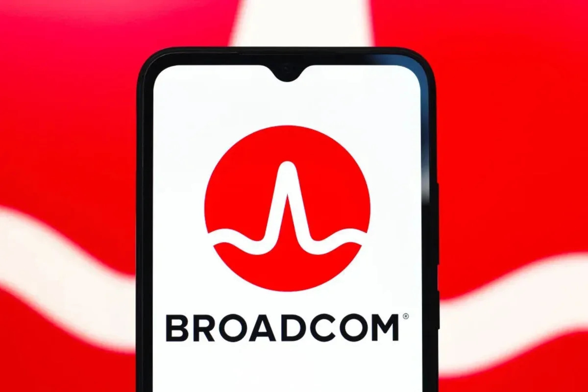 AVGO Stock Slips Nearly 3% — Broadcom’s AI Spending Is Pushing Credit Risks Higher