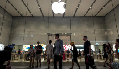 Apple’s Foldable Phone, Whoop-Like Band, CXMT Memory Tests Buzz Keep Traders Hooked