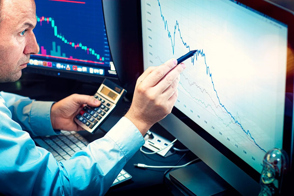 2 Premier Artificial Intelligence (AI) Stocks That Can Plunge Up to 63%, According to Select Wall Street Analysts