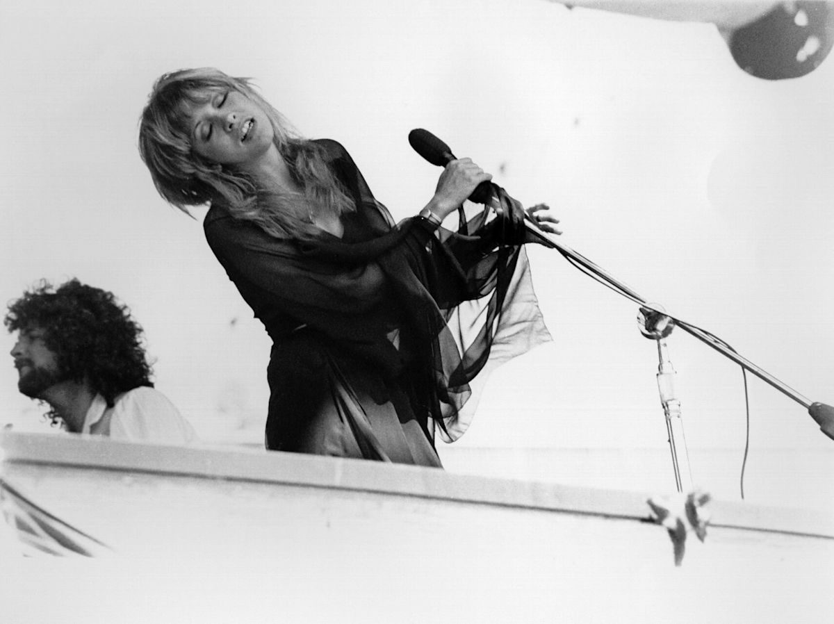 1982 Fleetwood Mac Signature Song Was Inspired by The ‘Queen of Rock and Roll’s’ Life
