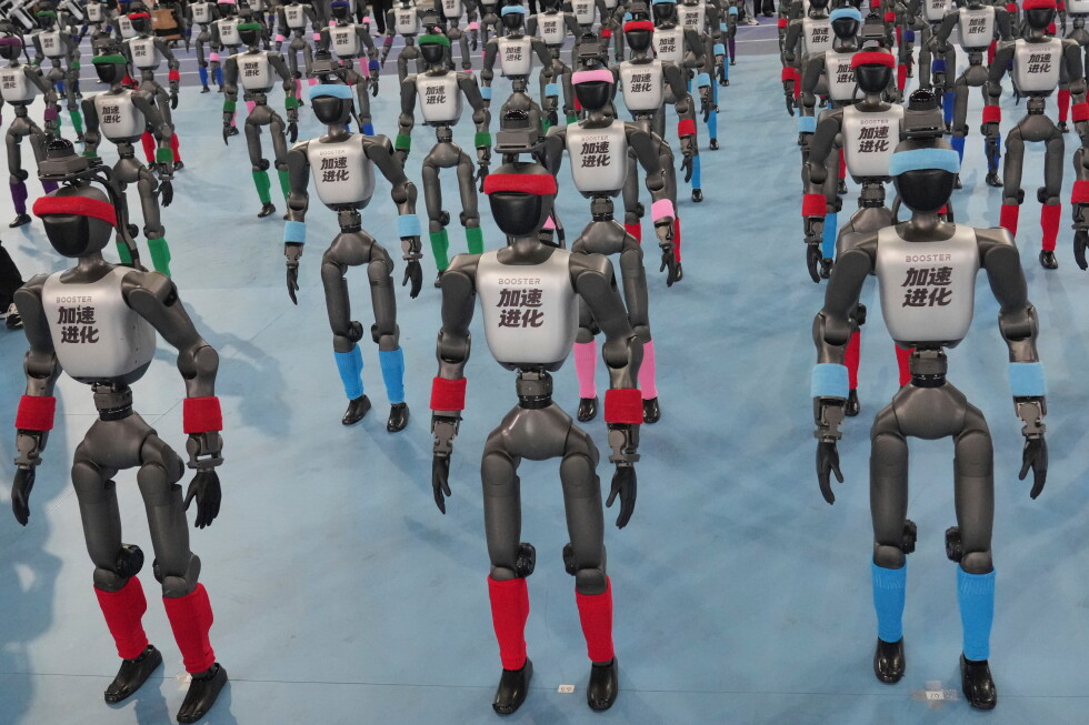 Chinese humanoid robots break human records at Beijing's robot games