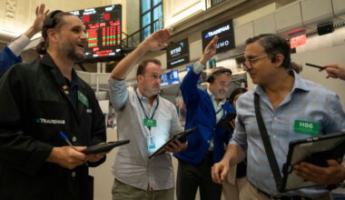 US futures nearly unchanged as AI-related stocks hit by heavy selling, oil prices rise