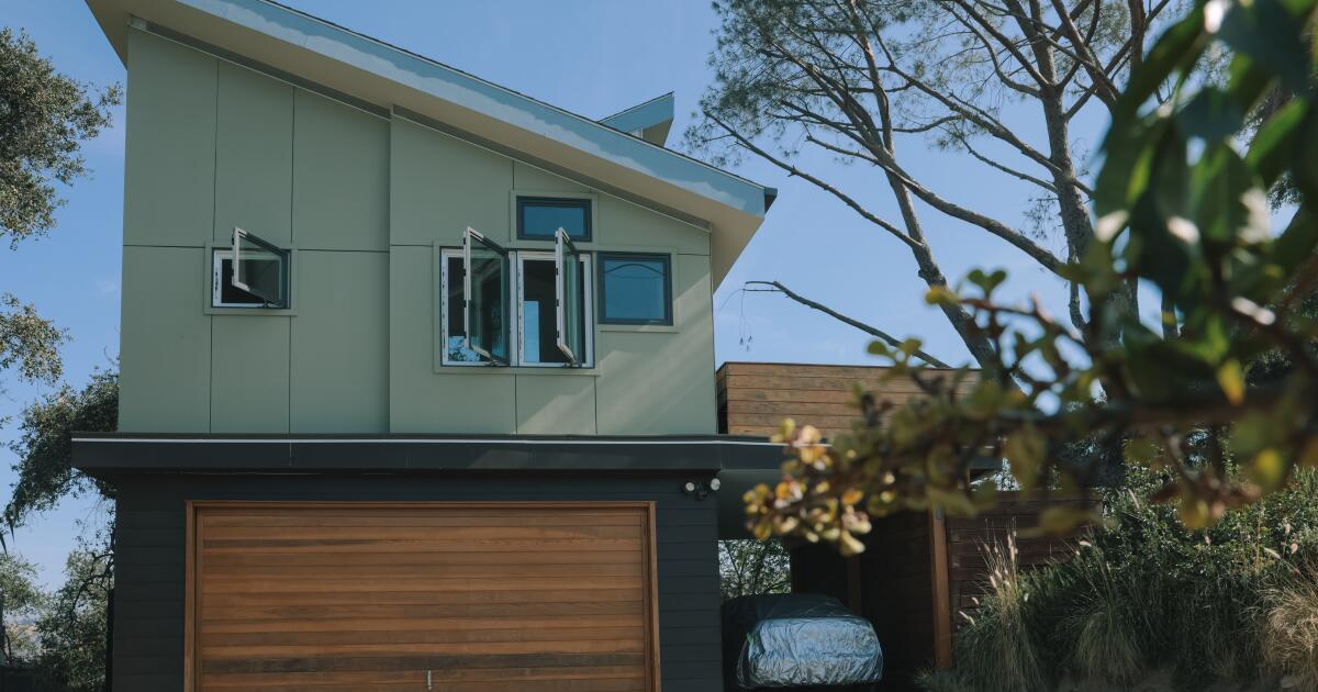 Couple adds ADU that complements their Midcentury Modern home in L.A.