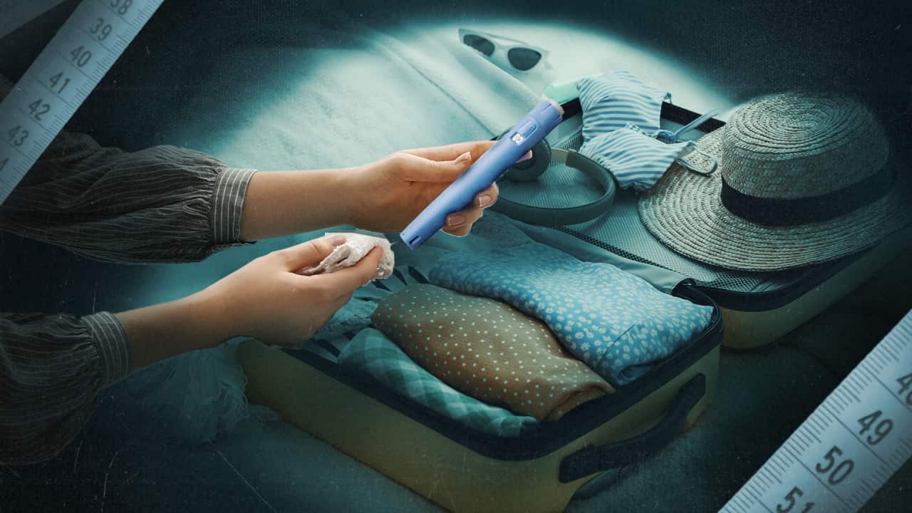 A stylised image of hands holding a handkerchief and a blue injectable pen, freshly taken from an open suitcase resting on the bed. The suitcase is packed with clothes, a hat, headphones and sunglasses. Measuring tapes run along either side of the picture.