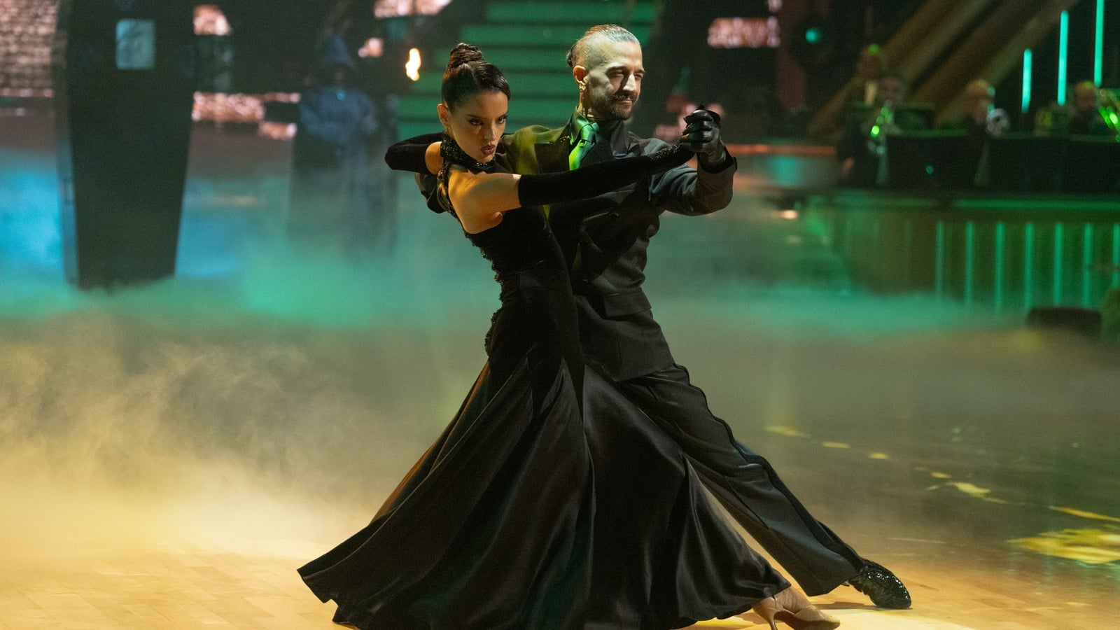 Maura Higgins tops women's leaderboard on DWTS US